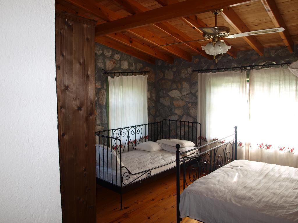 Otantik Tas Ev Bed & Breakfast Dalaman Rom bilde